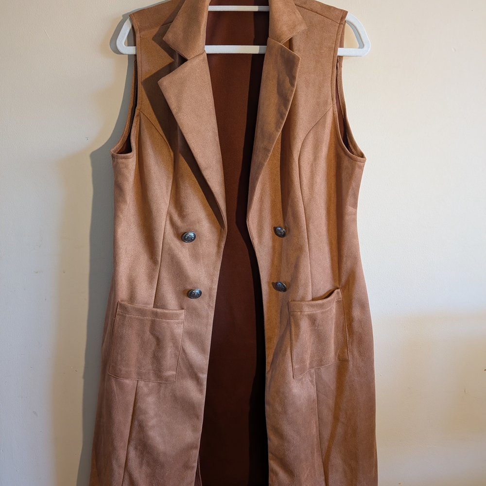 Women's Tan Sleeveless Coat